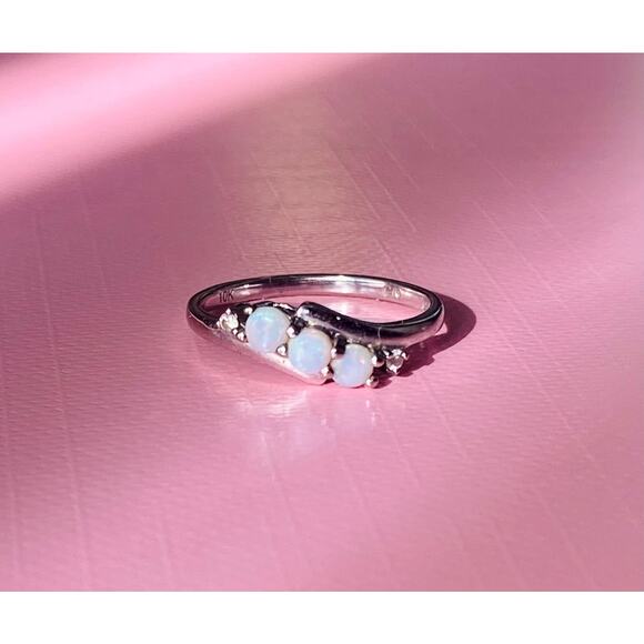 Every Day 10k White Gold Ring Size 5 with White Opals and Diamond Accents - Picture 2 of 6